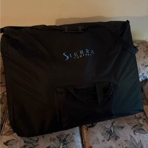 Sierra Comfort Black Carrying Case